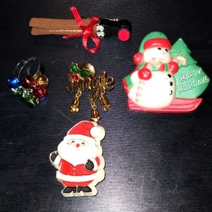 Really cute little vintage Christmas lot of brooches and one ring